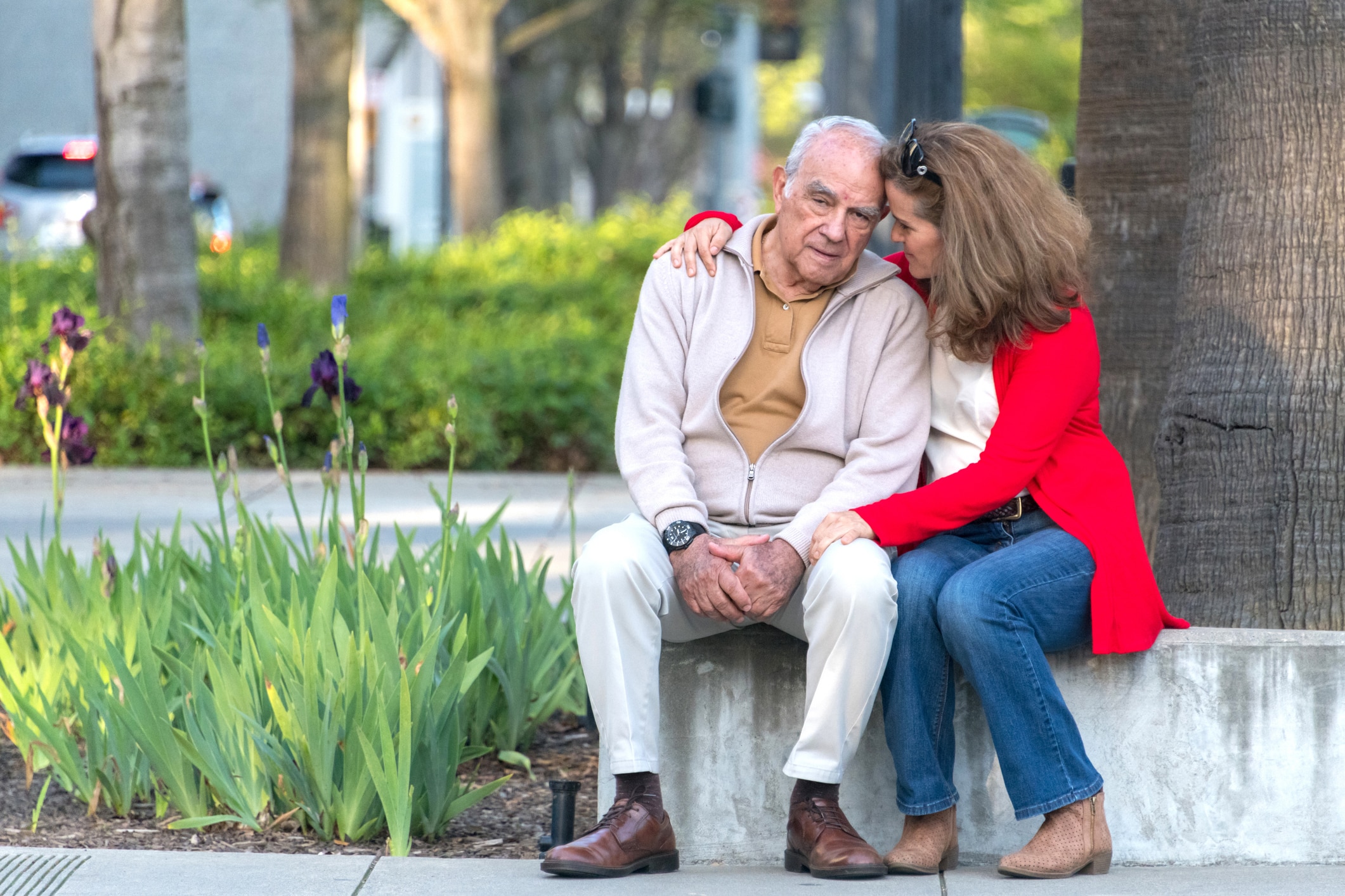 father with dementia and his daughter at park